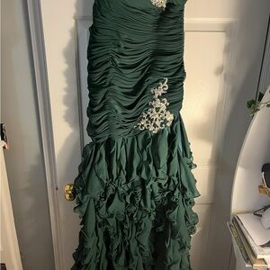 Elegant Green Ruffled Prom Dress